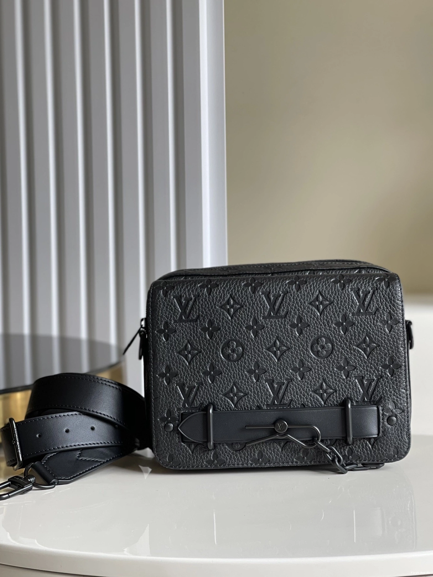 First bag ru Steamer LOUIS VUITTON Messenger 0821
